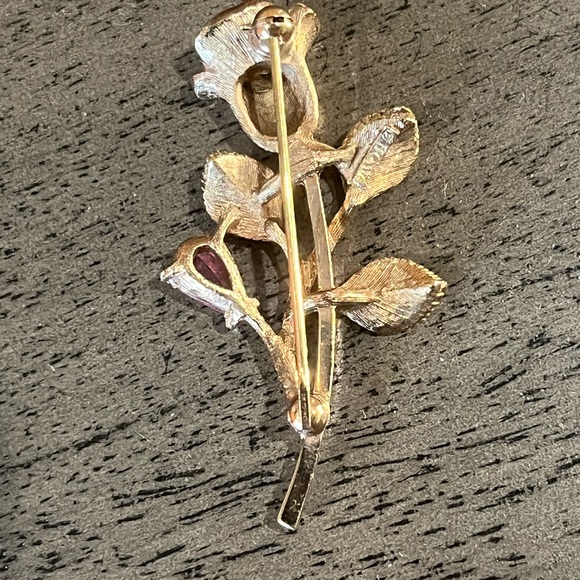 Vintage Avon Gilded Rose Goldtone Pin Brooch - Picture 2 of 3
